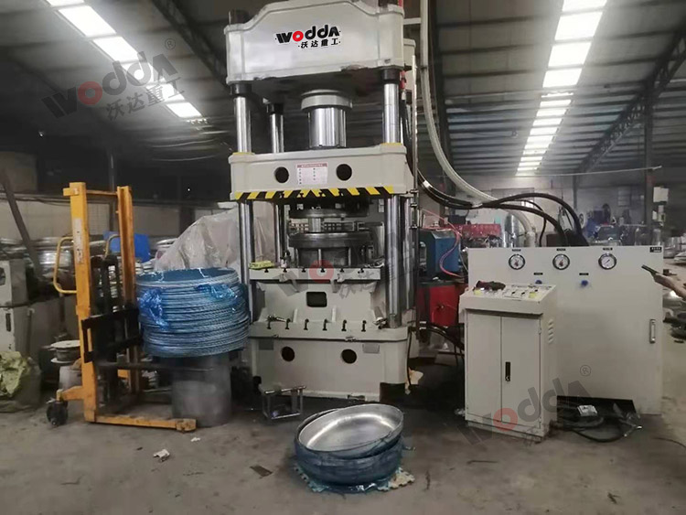 315噸汽車(chē)水箱拉伸液壓機(jī)